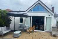 Others Pet Friendly, Unique 4-bed Bungalow in Porthcawl