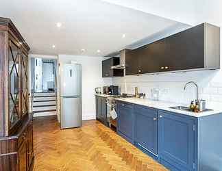 Others 2 Stylish and Spacious 1BD in Clapton