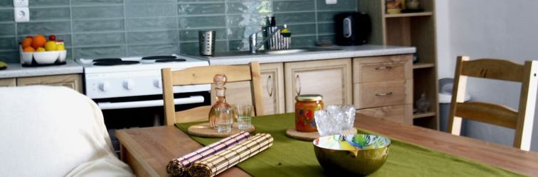 Others Chrismma 1-bed Apt With Private Yard & Parking