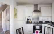 Lain-lain 2 Superb 3-bed House With Parking Garden in London