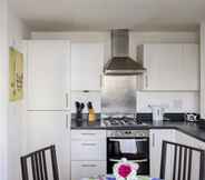 Lainnya 2 Superb 3-bed House With Parking Garden in London