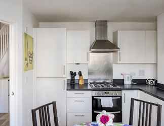 Lain-lain 2 Superb 3-bed House With Parking Garden in London