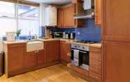Others 2 Stylish and Central 2 Bedroom Flat in Manchester