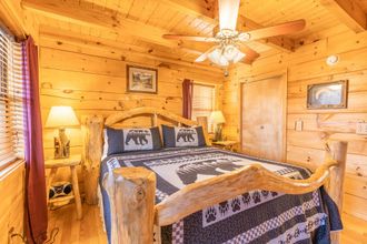 Others 4 Moonshine Ridge Cabin with Hot Tub and Fire Pit