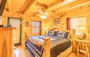 Lainnya 3 Moonshine Ridge Cabin with Hot Tub and Fire Pit