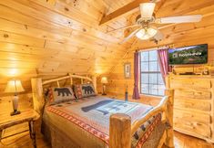 Others 5 Moonshine Ridge Cabin with Hot Tub and Fire Pit