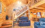 Lainnya 6 Moonshine Ridge Cabin with Hot Tub and Fire Pit