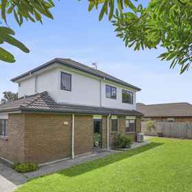 Primary image1Spacious Family Home -Fully Fenced Yard,坎贝尔斯湾飯店