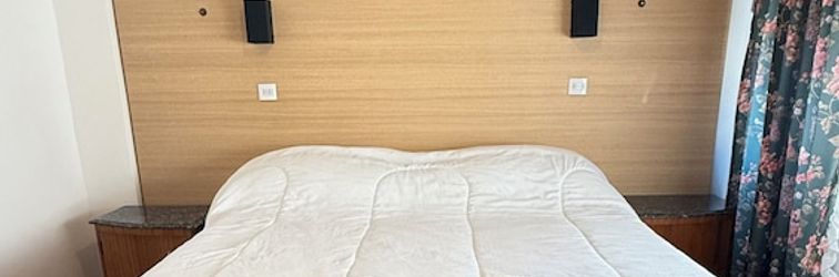 อื่นๆ Diplomat Hotel