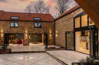 Lainnya Stunning Barn Sleeps 10 With Hot Tub nr Melton