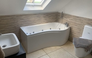 อื่นๆ 6 Stunning Barn Sleeps 10 With Hot Tub nr Melton