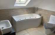 Lain-lain 6 Stunning Barn Sleeps 10 With Hot Tub nr Melton