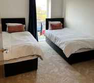 Others 5 Luxury 2-bed Flat in Lakeside, West Thurrock