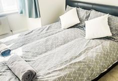 Others 4 3-bed House in London Garden & Free Parking