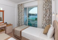 其他 4 Contess By Faros