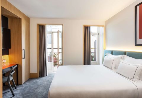 Lain-lain Arts Hotel Porto  Tapestry Collection by Hilton