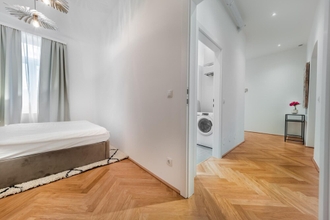 Others 4 Deluxe Apartment With Balcony Elevator and air Conditioning in the City Centre of D Bling Vienna