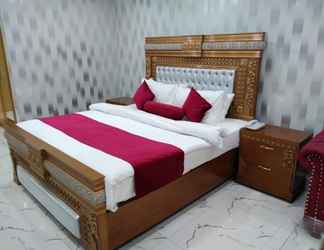 Lainnya 2 The Rich Hotel