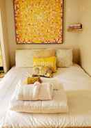 Primary image Cozy Yellow Queen Bed By Yale U