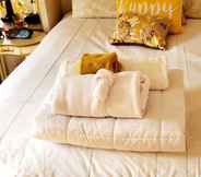 อื่นๆ 7 Cozy Yellow Queen Bed By Yale U