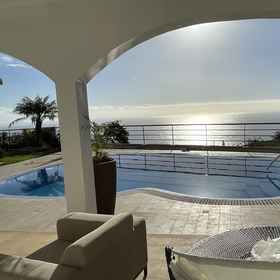 Primary image1Luxury Villa With Private Heated Pool, Garden and Views of the sea and Mountains,卡列塔市別墅