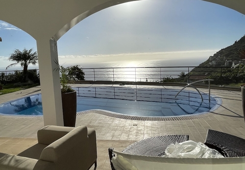 Others Luxury Villa With Private Heated Pool, Garden and Views of the sea and Mountains