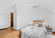 Others 4 Attic Studio near Carol Park