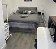 Others 3 Beautiful 1-bed Studio in Uxbridge, London