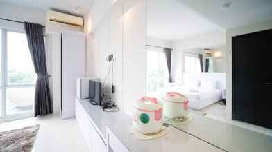 Others 4 Strategic And Comfy Studio (No Kitchen) At Grand Darmo Suite Apartment