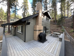 Khác 4 Foothill Folly 4 Bedroom Home by Redawning