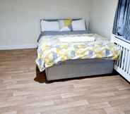 Lainnya 2 Lovely 5-bed House in Romford, Greater London