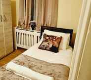 Lainnya 4 Lovely 5-bed House in Romford, Greater London