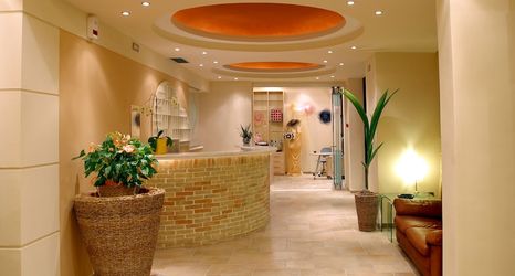 Others 2 Hotel On The Rocks