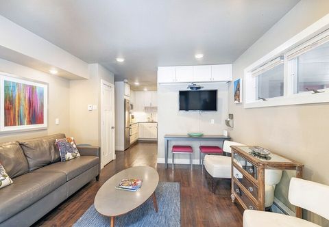 その他 Walk To Ski, Stylish & Bright! Ground Floor, Hot Tub, Pool 1 Bedroom Condo by RedAwning