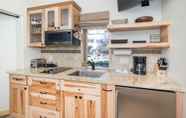 Others 3 Charming Studio W Kitchenette, Hot Tub Near River Condo by Redawning