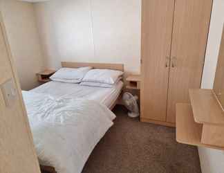Others 2 Beautiful 2-bed Caravan in Abergele Town