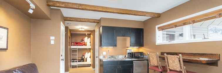 Lain-lain Ski Trip Value! Walk Everywhere, Hot Tub, Top Floor 1 Bedroom Condo by Redawning