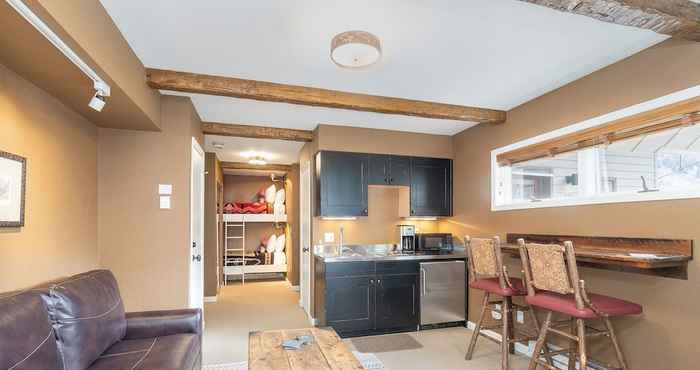 Khác Ski Trip Value! Walk Everywhere, Hot Tub, Top Floor 1 Bedroom Condo by Redawning