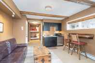 Lain-lain Ski Trip Value! Walk Everywhere, Hot Tub, Top Floor 1 Bedroom Condo by Redawning