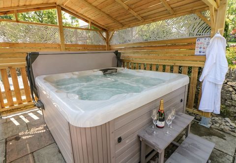 อื่นๆ Shenton Terrace