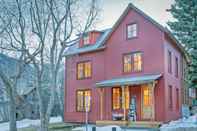 อื่นๆ Sun-filled Sunnyside Home On North Fir St Eco-friendly Home Peace & Privacy 3 Bedroom Home by Redawning