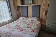 Others Stunning 2-bed Caravan in Prestatyn dog Friendly