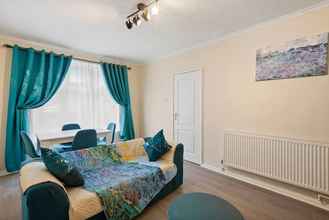 Lainnya 4 Modern 3-bed House in London Close to City Airport