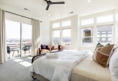 その他 5 Villa #27 At Bloomington Country Club 4 Bedroom Townhouse by RedAwning