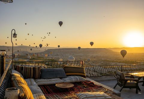 Lain-lain Ages in Cappadocia