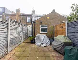 Lain-lain 2 Homely and Spacious 2 Bedroom House - Stratford