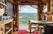 Others 6 Glamping Wagon - 1 x Double Bed, 2 x Single Bed