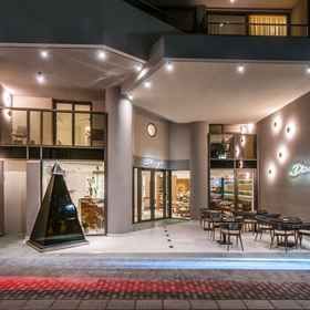 Primary image 1 โรงแรมดีมาร์จิโอหรูหราและสปา, โรงแรม & ที่พัก Manos Hatzidakis Theatre