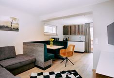 Others 2 Home Suite Home