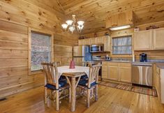 기타 6 Only Dreamin' Cabin w/ Private Hot Tub